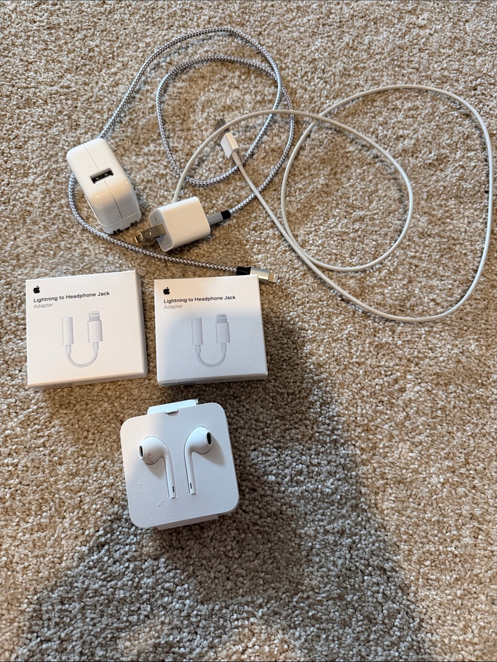 Apple White Lightning to 3.5mm Adapter with White EarPods and Cables
